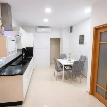 Center Apartment *